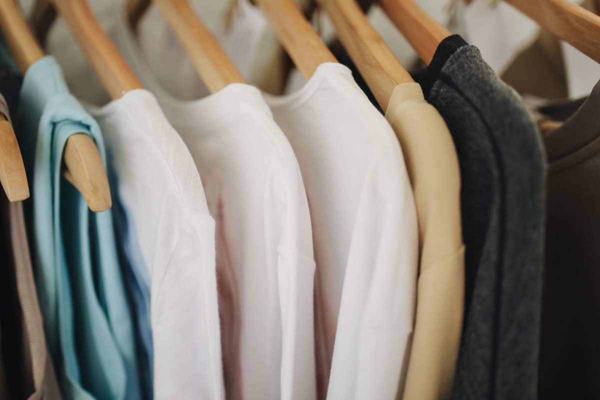 以纖宇布料製成的簡約機能服飾